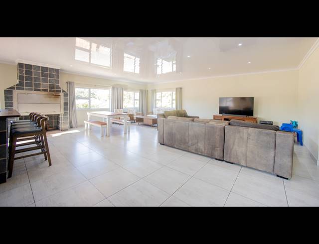 5 BEDROOM HOUSE FOR SALE IN NAHOON VALLEY